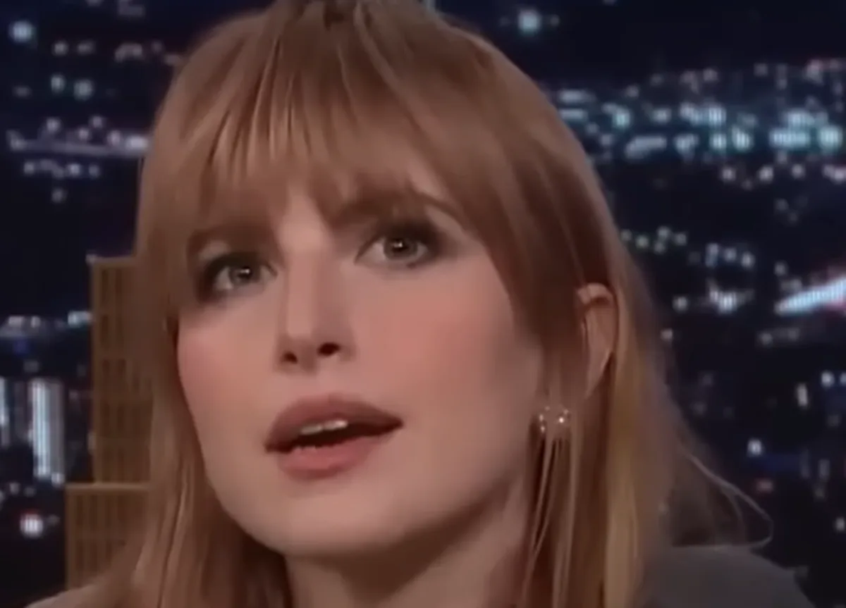 Hayley Williams apoia artistas que deixaram turnê de Ed Sheeran com playlist antes de show