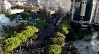 Manifestante perde a mão em protesto perto de Lyon, na França