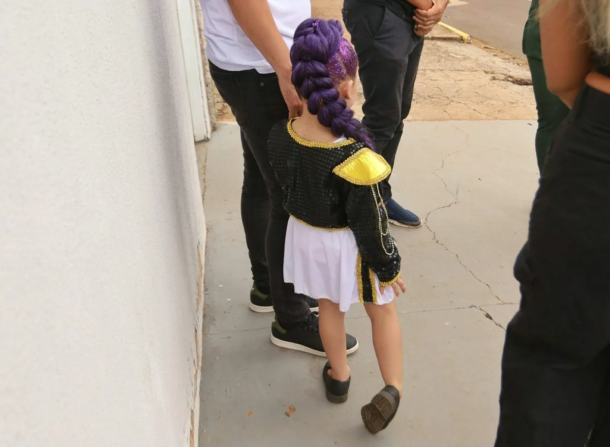 Que K-pop é esse?: show infantil e adiado e frusta famílias na porta de teatro
