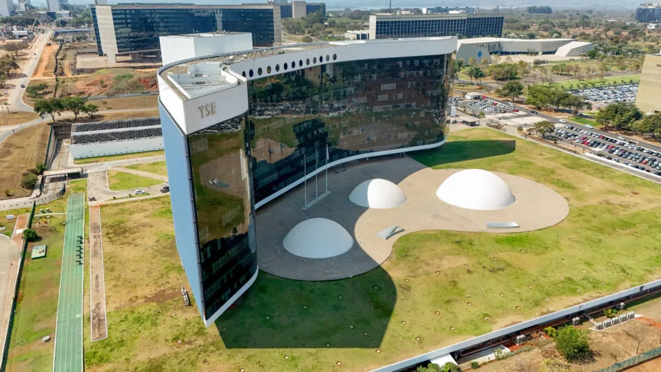 Observadores da UERJ se dizem preocupados com atuação do TSE no segundo turno
