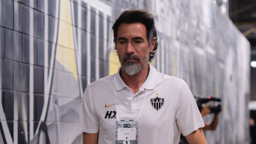 Eduardo Domínguez alerta elenco do Galo após virada sobre o Santos: ‘Aconteceu outra vez’