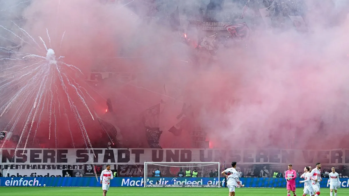 Bundesliga: Wegen Pyro-Vergehen: Hohe Geldstrafe für Eintracht Frankfurt
