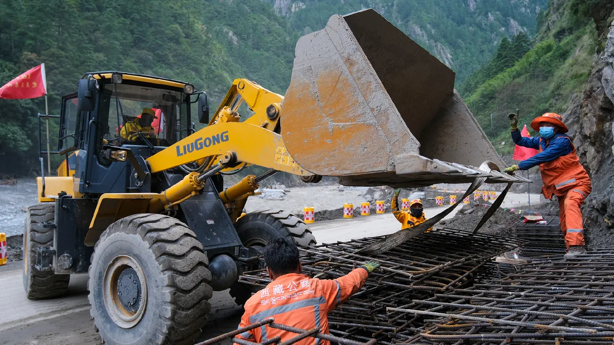Rescuers push deeper into mudslide-hit area at China-Nepal border