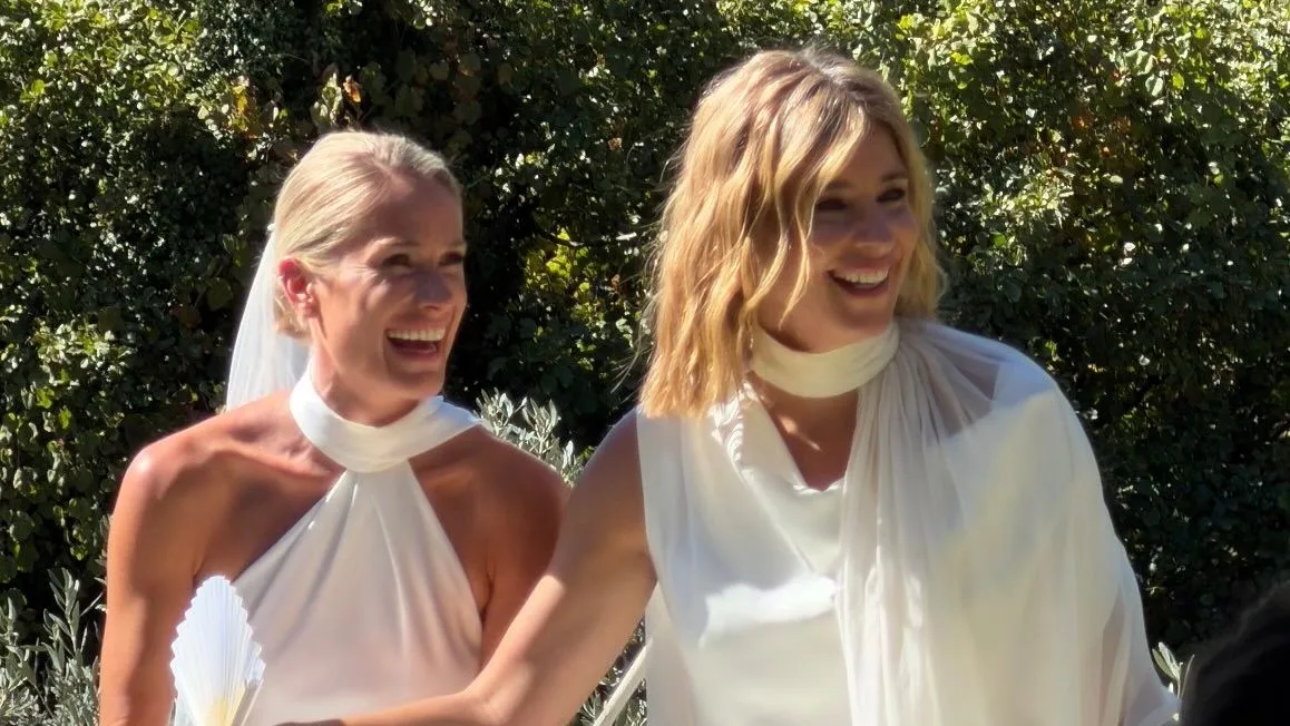 Sandra Barneda y Pascalle Paerel celebran su boda: las imágenes de su romántica "fiesta del amor" en Candeleda