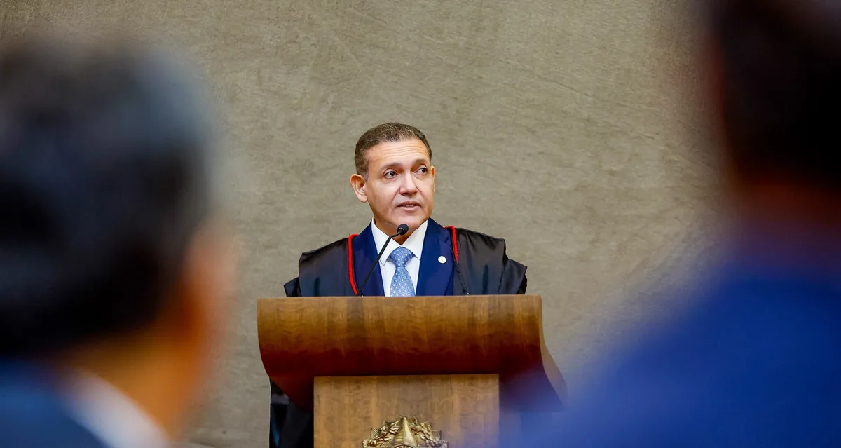 TSE restabelece filiação de Flávio Bolsonaro ao PL e manda Polícia Federal abrir inquérito