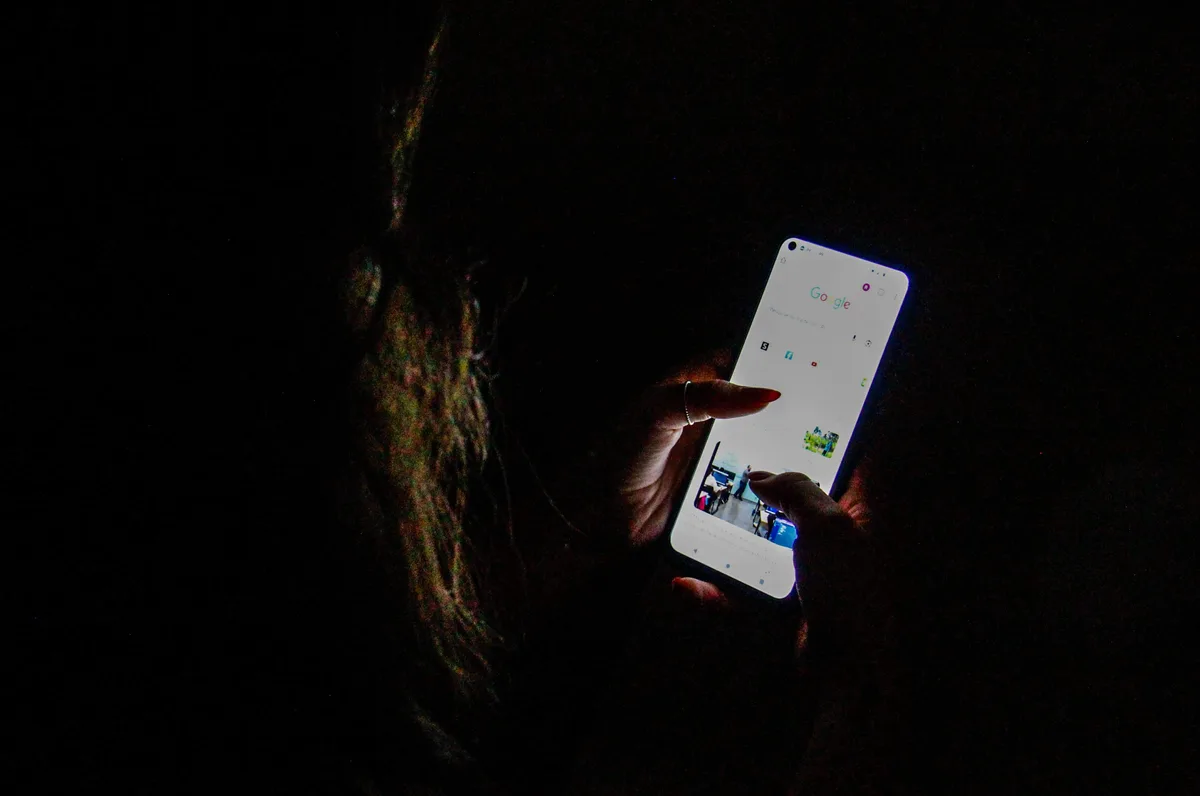 Metade dos adolescentes diz ficar mais tempo online do que gostaria