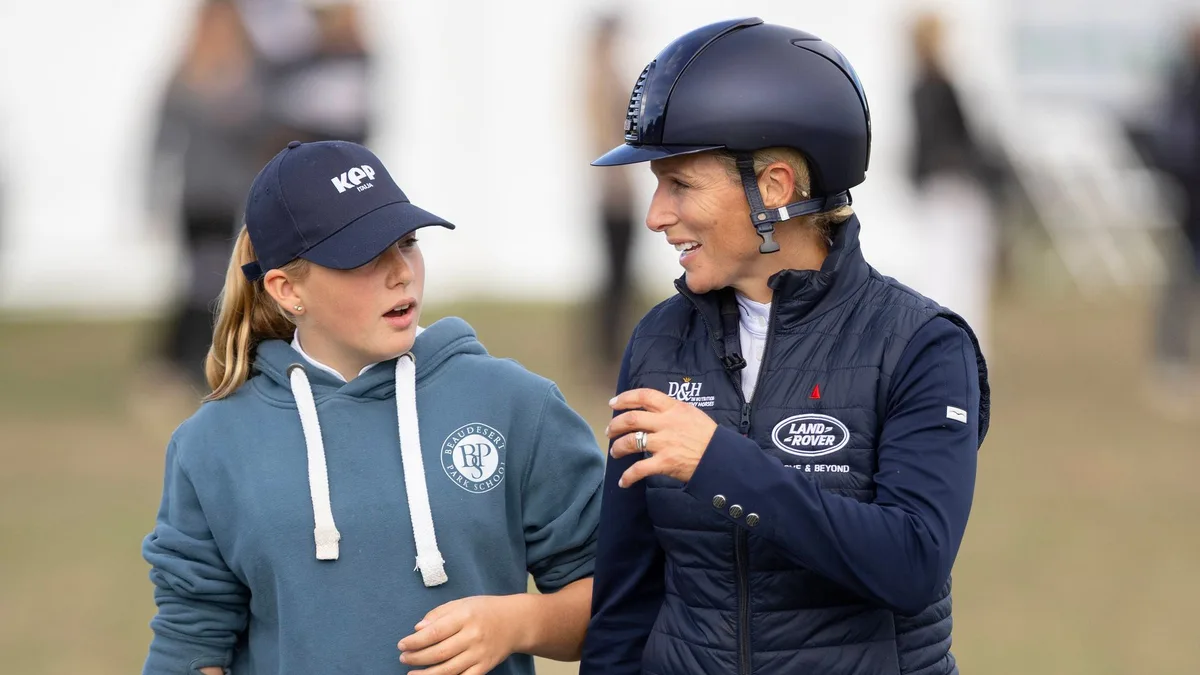 Mia Tindall sigue la tradición familiar y debuta a caballo ante la orgullosa mirada de su madre, Zara Tindall
