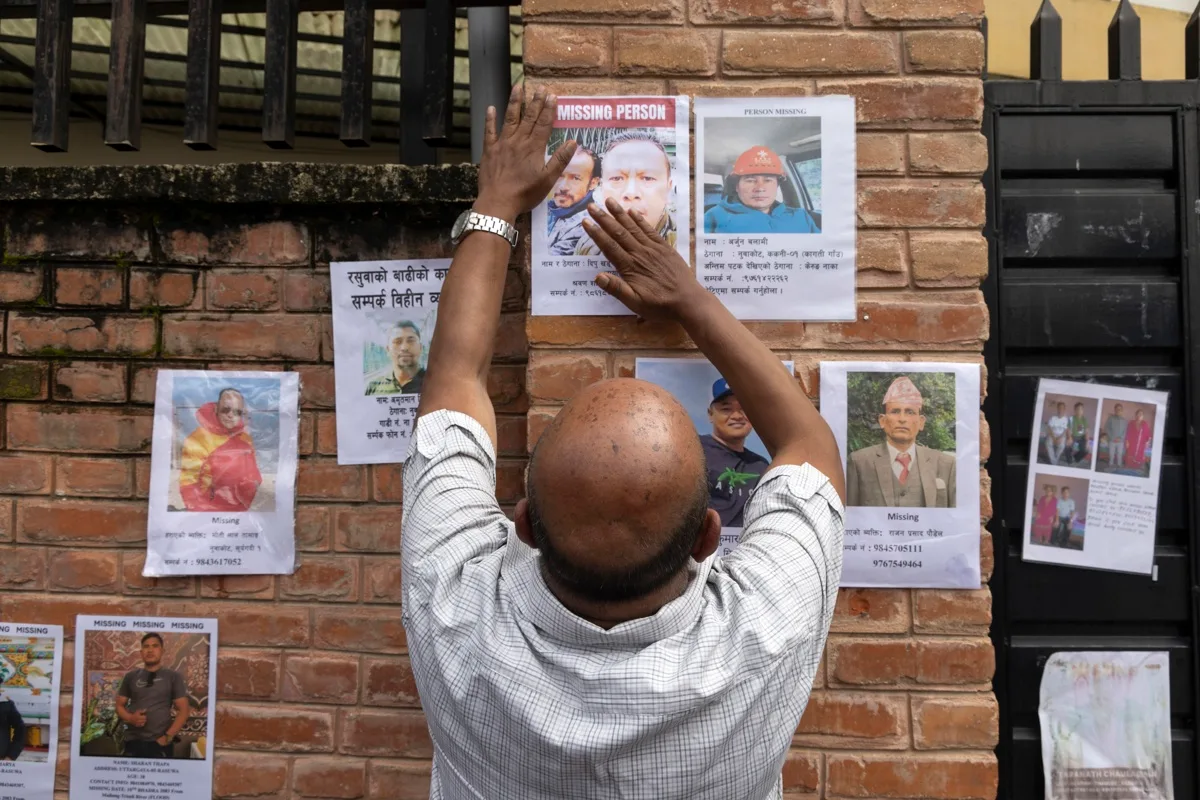 Falta de espacio en las morgues obligó a Nepal a enterrar víctimas no identificadas tras devastadora riada