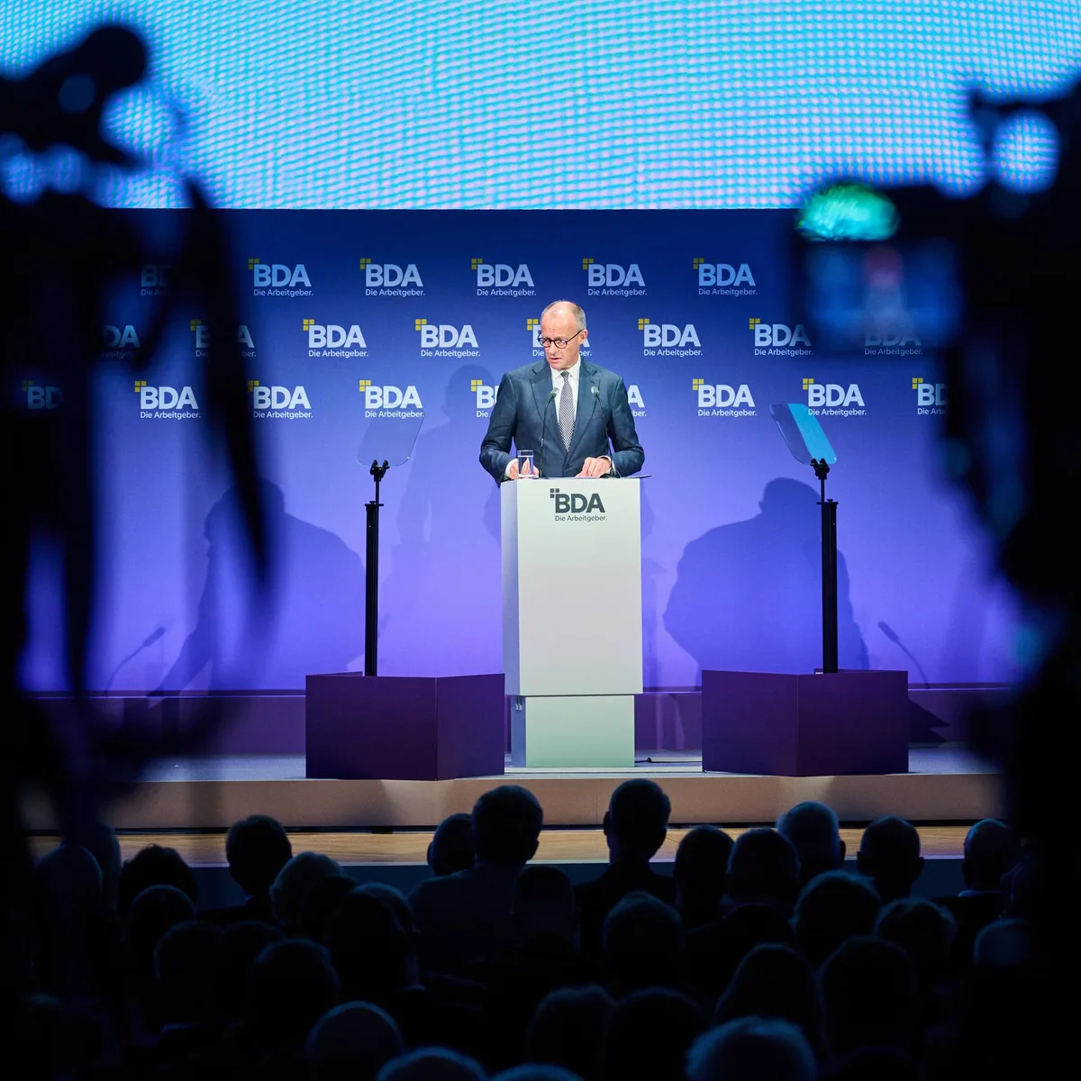 "Habe nicht die Absicht, Liebling der Nation zu werden" - Merz wirbt auf Arbeitgebertag für Reformen - vor allem bei jungen Leuten