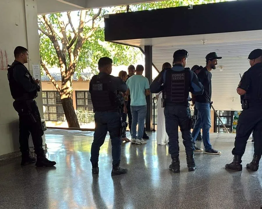 Vereador leva PM à UEMS atrás de “banner do Lula” criado por IA