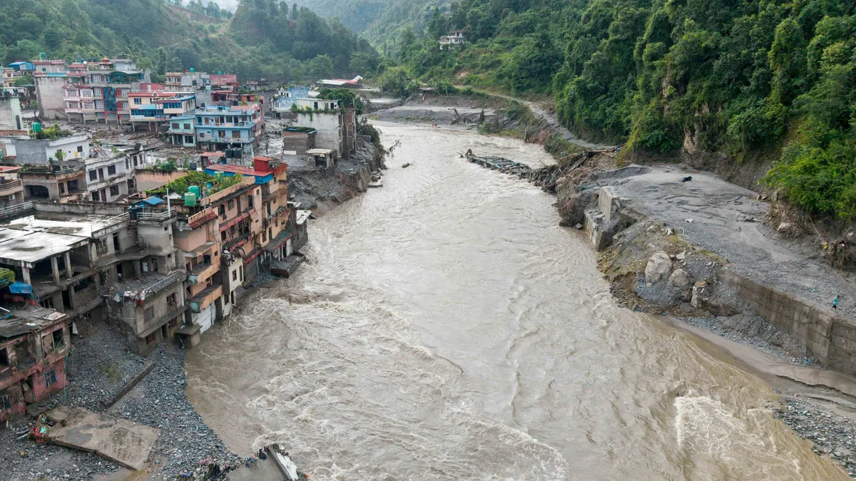 DIRECT. Inondations au Népal: au moins 180 morts et plus de 1.300 disparus dont quatre touristes français