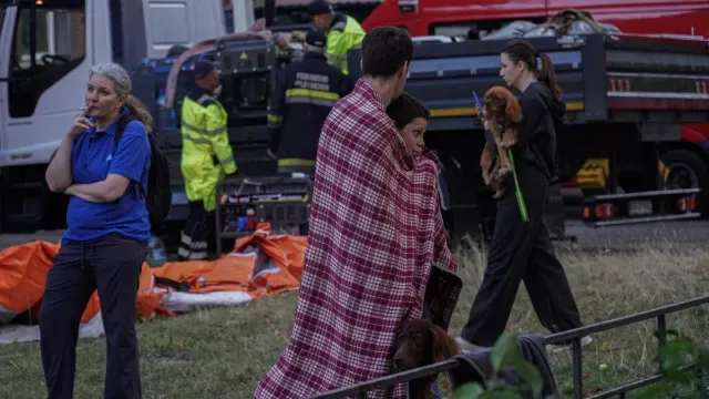 Sobe para 16 mortos balanço de bombardeamentos russos na zona de Kyiv