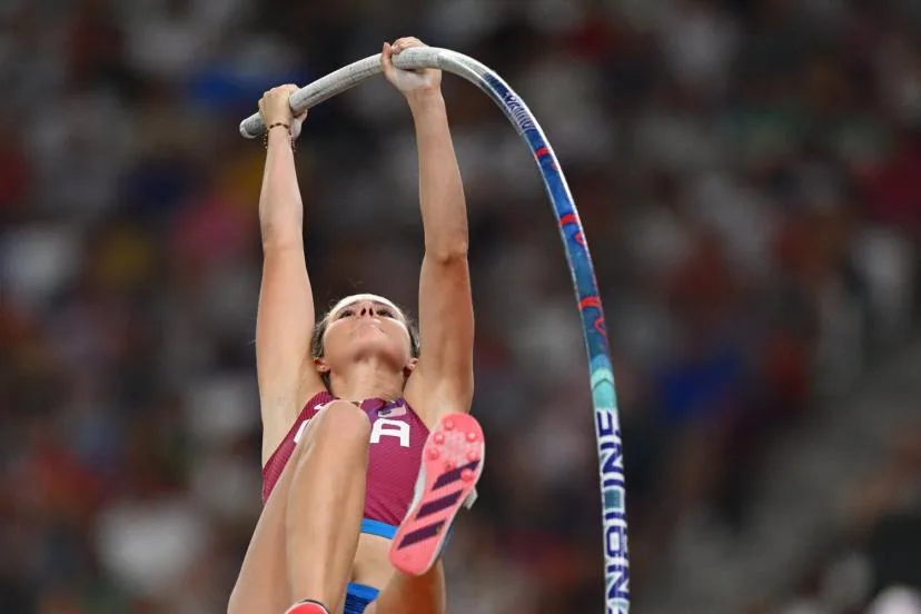 L'Américaine Hana Moll remporte le concours de la perche du meeting de Zurich, organisé dans la gare de la ville