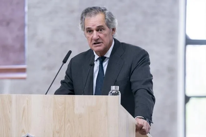 El presidente de Acciona, citado en un juzgado por no comparecer en el Parlamento navarro