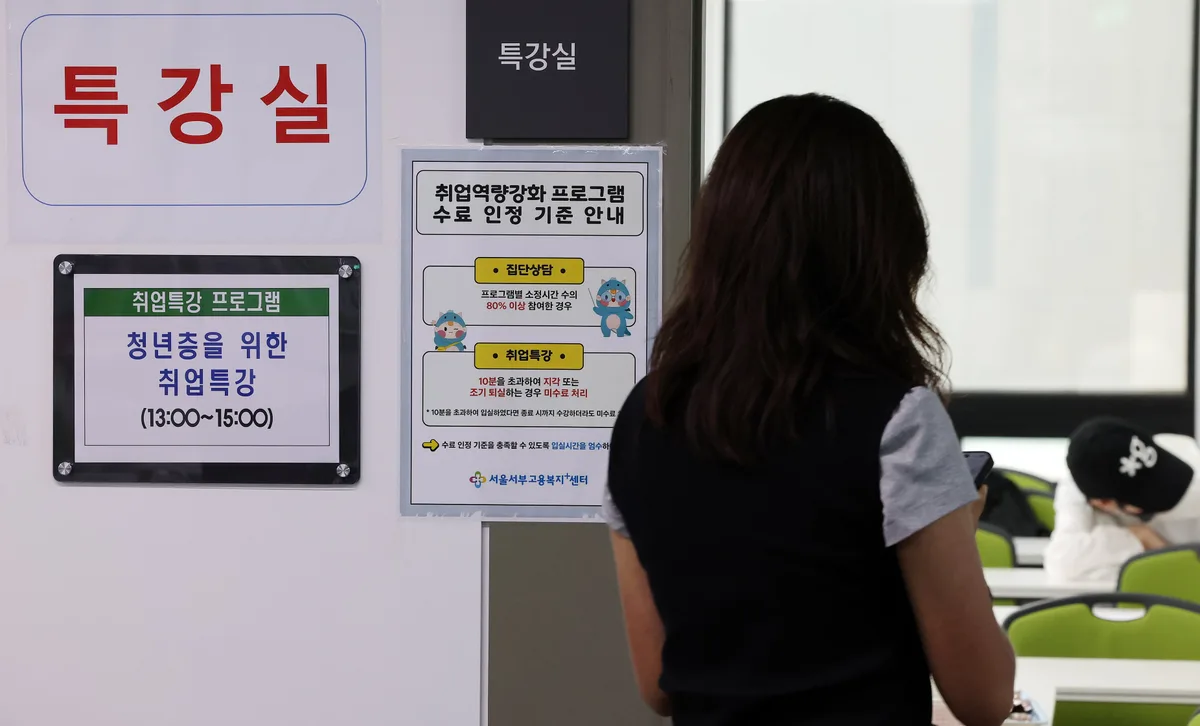 올해 1분기 20대 임금근로 일자리 7만 6000개 줄어...14분기 연속 감소세