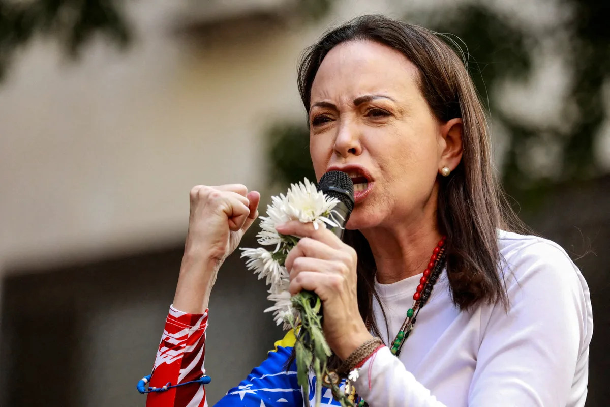 María Corina Machado foi impedida de voltar à Venezuela, diz partido