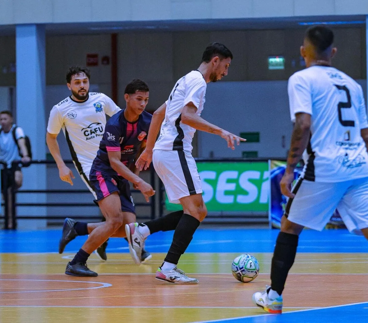 Green e Cafú Auto Peças vencem na abertura da 7ª Copa TV Gazeta de Futsal