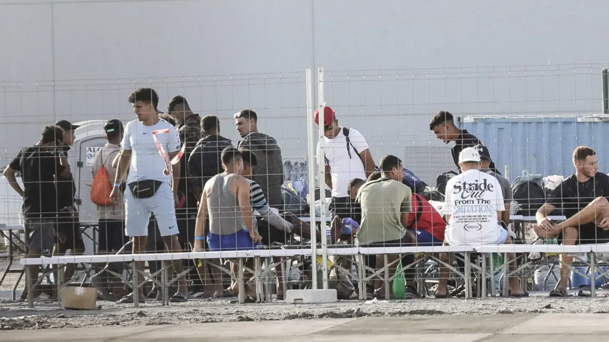 Crisis migratoria en Ceuta, en directo | España y Marruecos refuerzan las fronteras de Ceuta y Melilla ante los llamamientos a nuevos asaltos masivos de inmigrantes