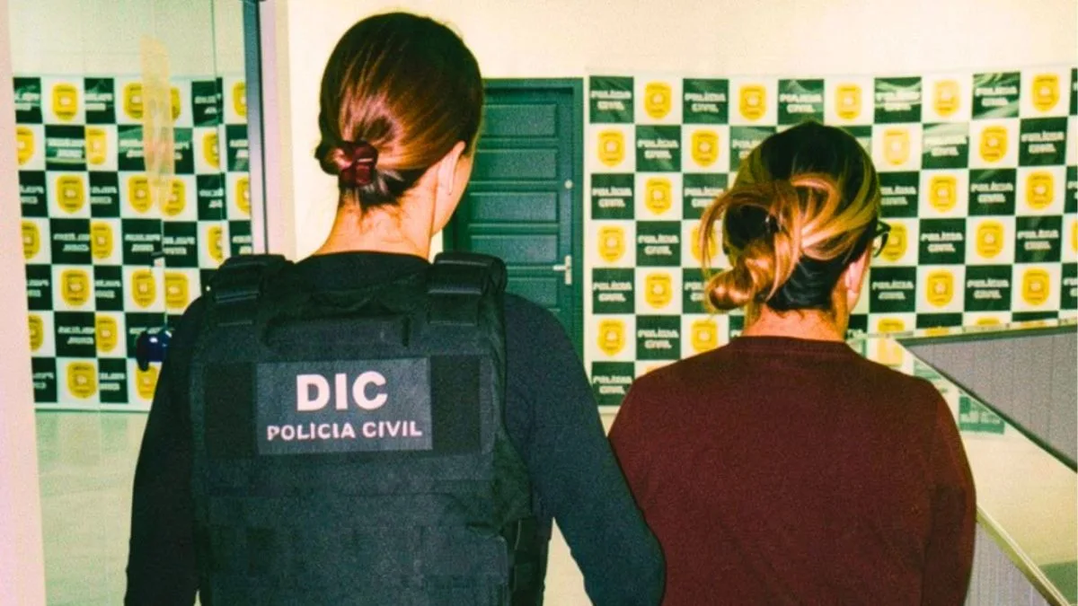 Enfermeira é presa em SC suspeita de usar profissão para aplicar golpes em idosos