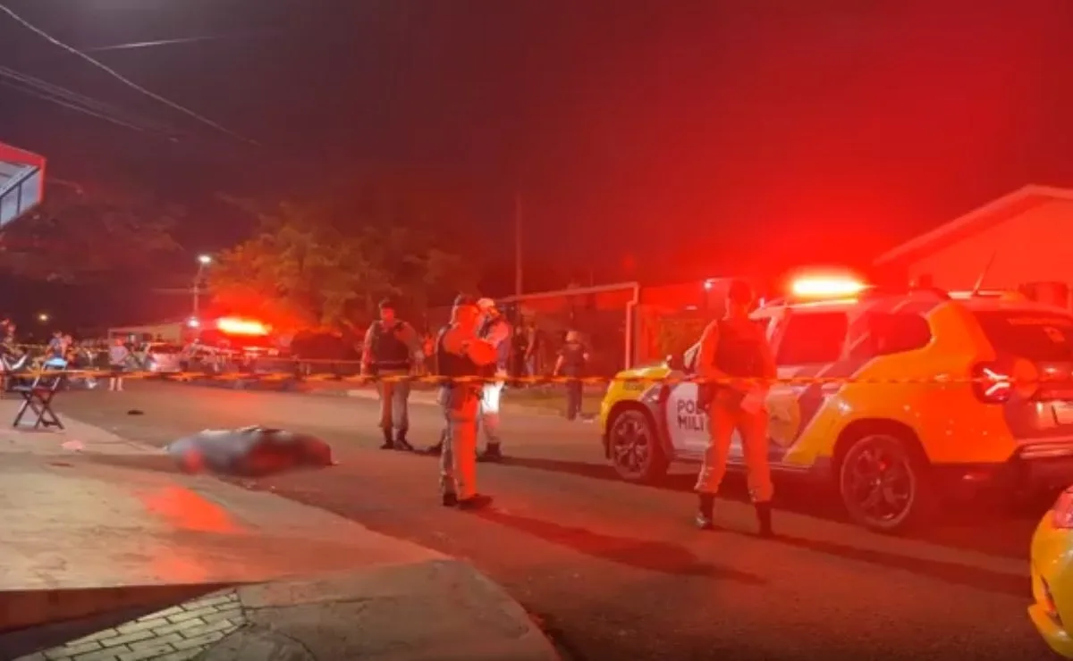 Homem é morto a tiros dentro de bar em Cascavel; suspeitos fugiram após disparos