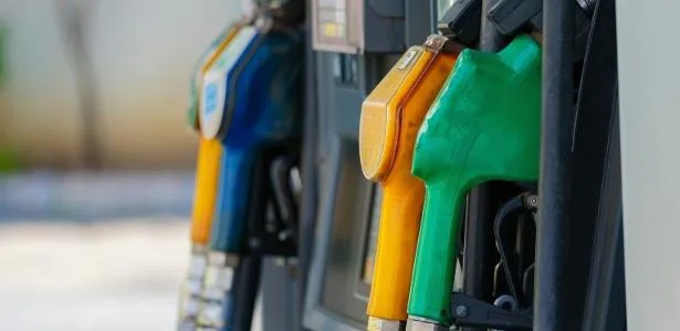 Petrobras reajusta diesel, mas subsídio mantém preço para distribuidoras