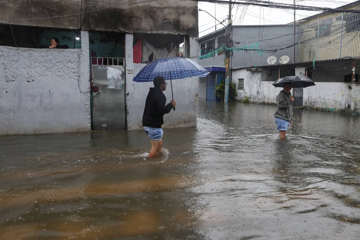 Frente fria se afasta e chuva começa a diminuir em São Paulo nesta terça (15)