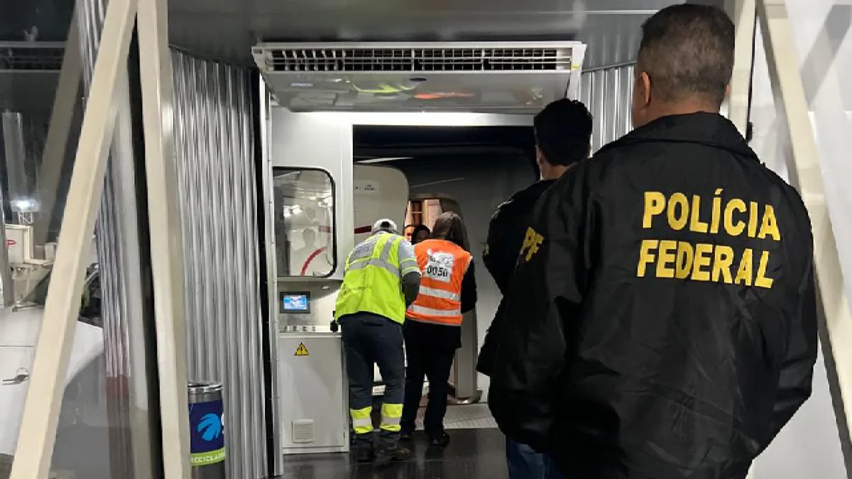 Quatro passageiros são retirados de avião após um deles fazer 'piada' sobre bomba em bagagem, no Paraná