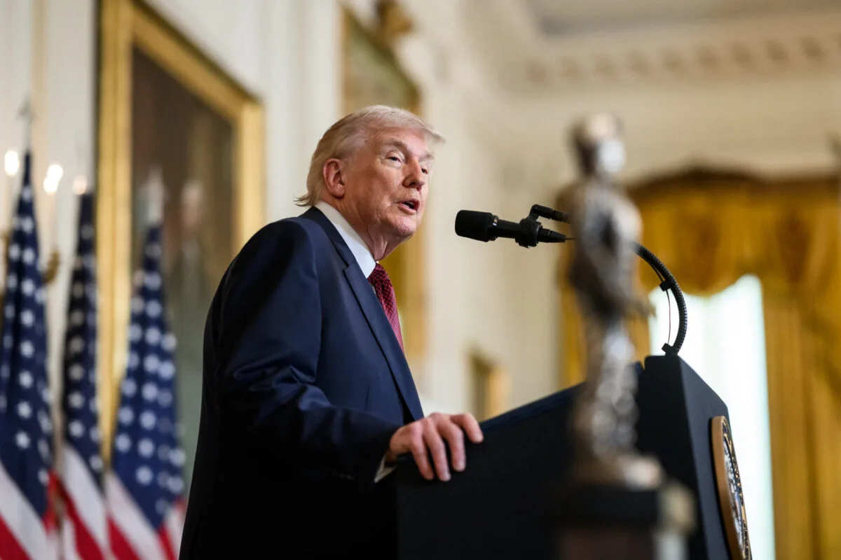 Trump volta a discutir possibilidade de fim da guerra contra Irã, afirma jornal