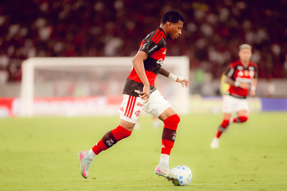 Jogadores do Flamengo vibram com "volta inesperada" de Plata depois da reviravolta na Rússia
