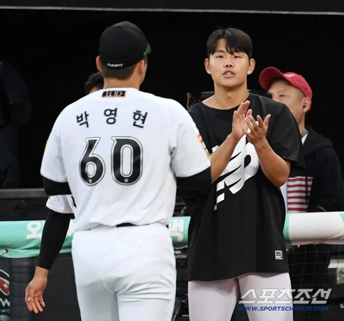KT, 역대 최다 171만 관중 '남의 집' 라팍에서 개인기록 잔치, 창단 후 첫 10연승, 90승 달성, 소형준 승률왕, 고영표 다승왕, 박영현 30세이브, 최원준 힐리어드 안타, 홈런왕은 실패[대구리뷰]