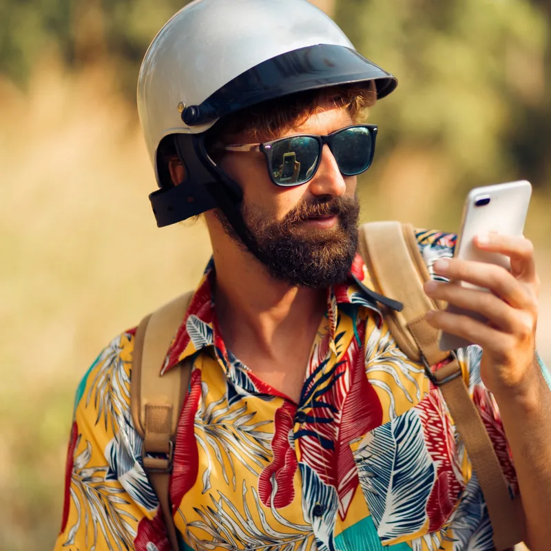 Dossier : eSIM France pour touristes et voyageurs étrangers : comment rester connecté dès l'arrivée