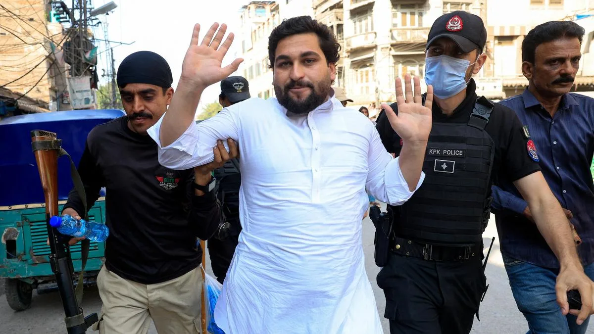 Pakistan detains hundreds from former PM Khan's party as protests falter