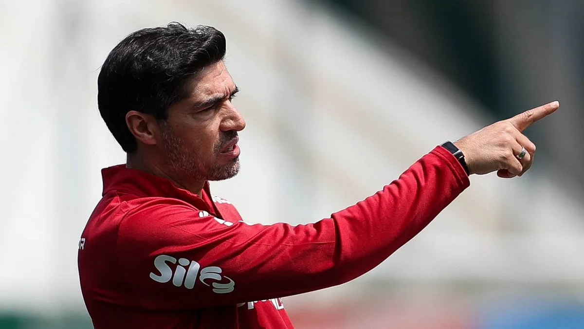 Escalação: Palmeiras inicia trabalhos de olho no Grêmio e prepara nova mudança na defesa