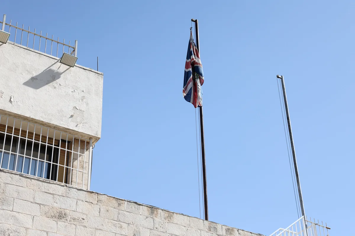 Israel cierra el Consulado británico en Jerusalén pero acepta dejarle una pequeña presencia diplomática