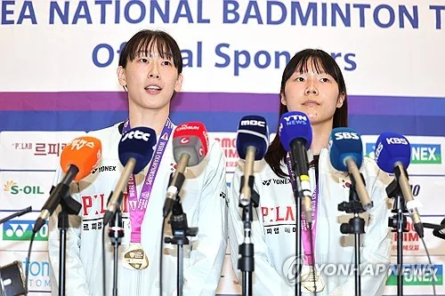 여자 복식 31년 '우승 갈증' 씻은 이소희·백하나…"희망 봤다"