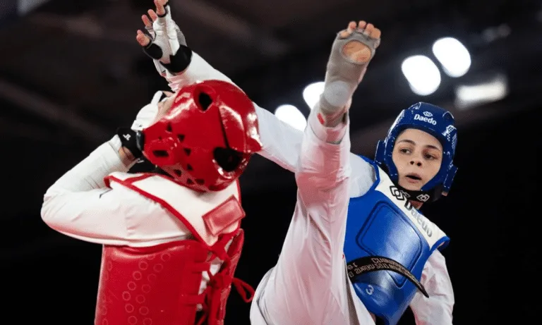 Enzo Camargo vence duas e garante semifinal nas duplas e quartas no simples