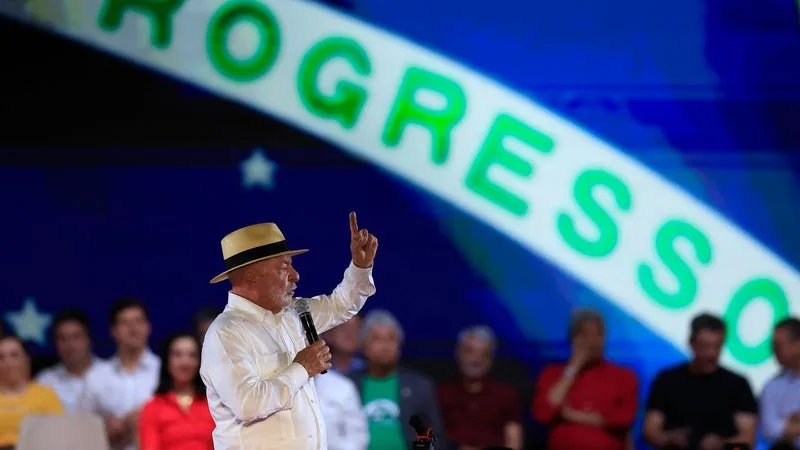 Au Brésil, pour gagner la présidentielle, Lula veut porter la semaine de travail de six à cinq jours et de 44 à 40 heures