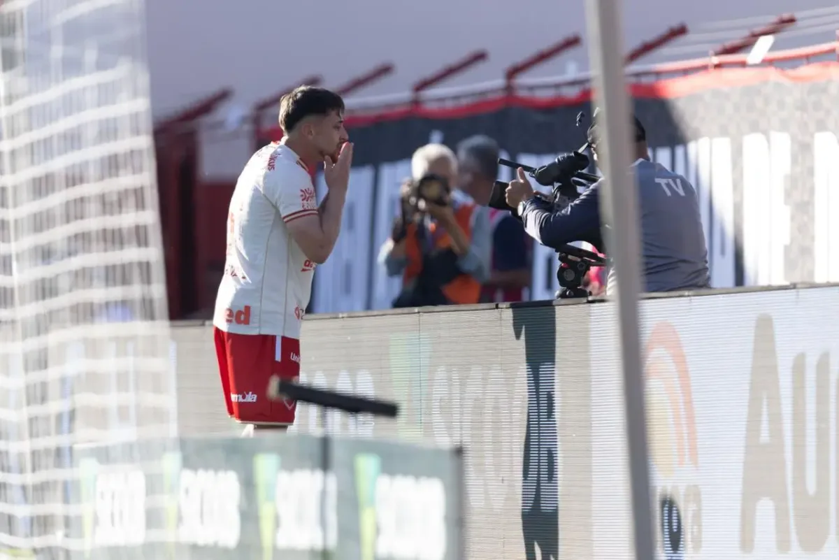 Atlético manda no primeiro tempo, mas Vila Nova foi eficiente e saiu vencedor