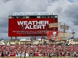 Bucs gestoppt, Stadion geräumt: Kurz vor Schluss geht bei NFL-Duell die Welt unter