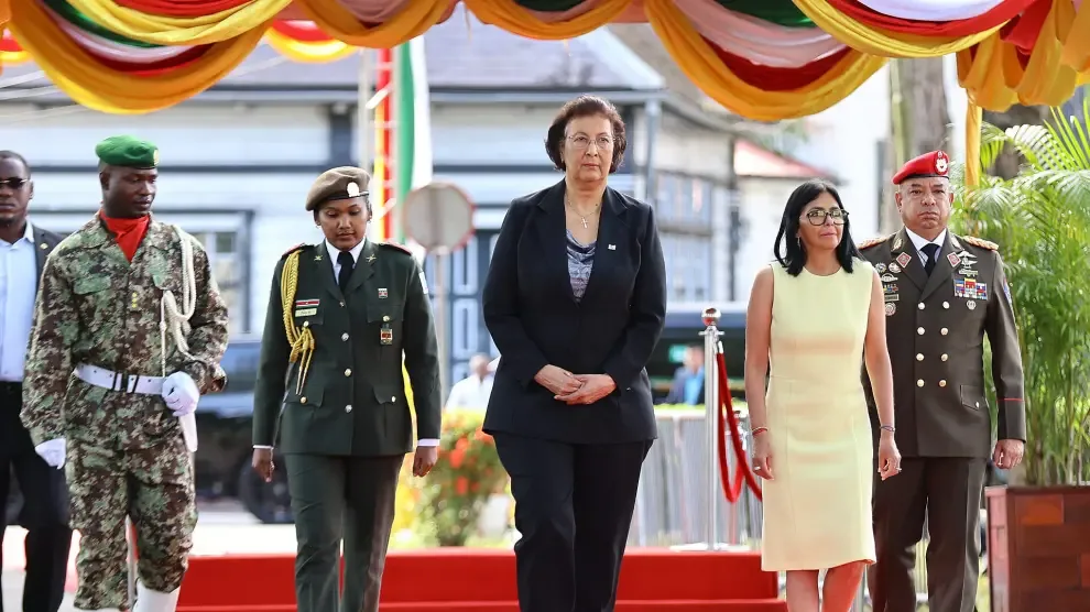 Delcy Rodríguez aterrizó en Surinam con el deseo de firmar nuevos acuerdos