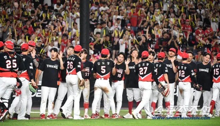 와 '3위' 도약 실화다! 한화전 싹쓸이→5연승 기세 미쳤다…"필승조 못 나온 힘든 경기 포기 않았다"