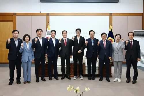 부산시의회 의장단 만난 한동훈 "2028년 PK서 동남풍 불어야"