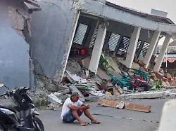 Nachbeben erschweren Suche: Zahl der Todesopfer nach Erdbeben in Indonesien steigt auf 53