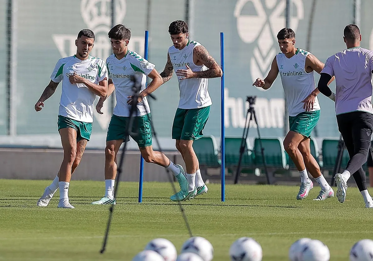 Pellegrini repite ante el Barcelona la convocatoria del Betis - Oporto