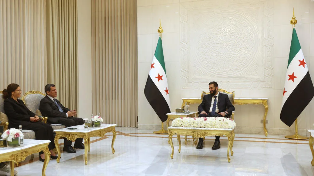 Syrie: le président Ahmed al-Charaa fait du chef kurde Mazloum Abdi l'un de ses conseillers