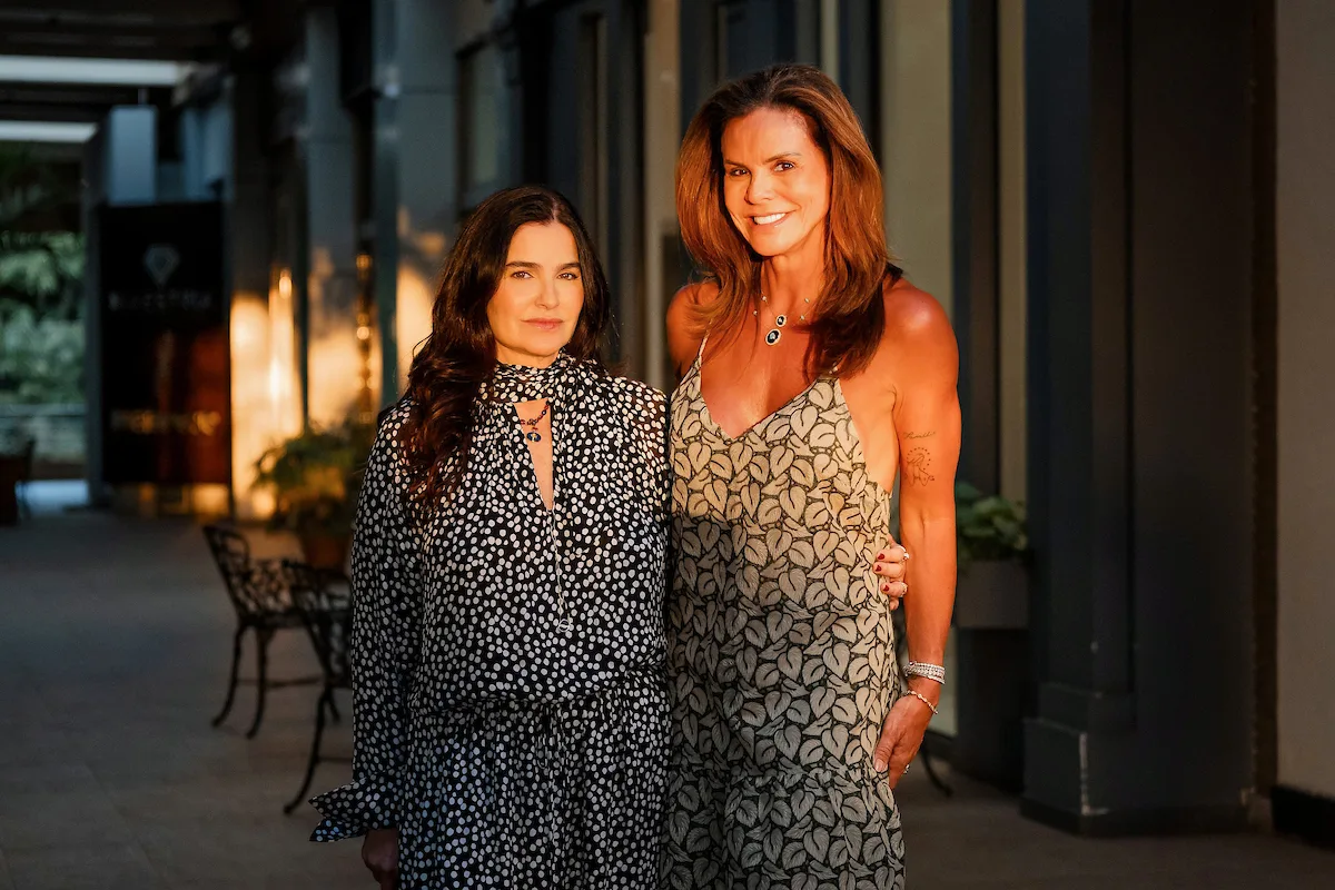 Claudia Salomão apresenta designer Dany Chady em evento no Lago Sul