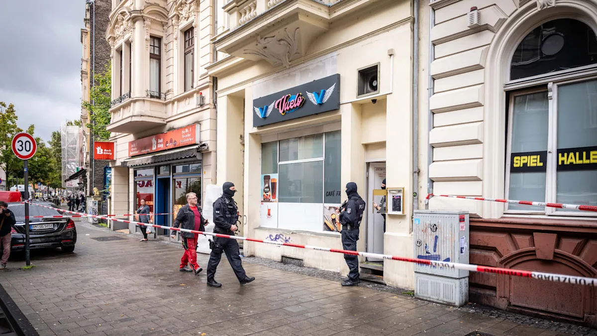 Als er Fahnder bemerkte, bestellte er ein Uber - Waffenboss der Türken-Mafia festgenommen!