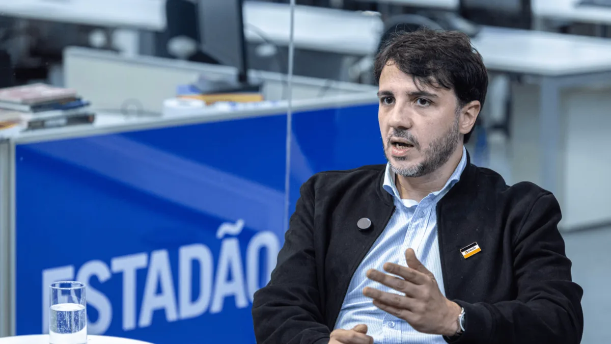 Meta, TikTok e YouTube retiram perfis de Renan Santos do ar após ordem do TSE