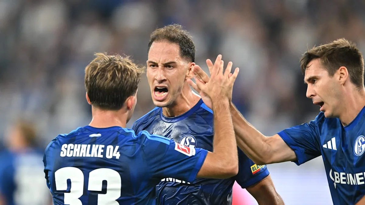 Das wird lustig - Dieser Schalke-Kuschelbär fetzt sich gern