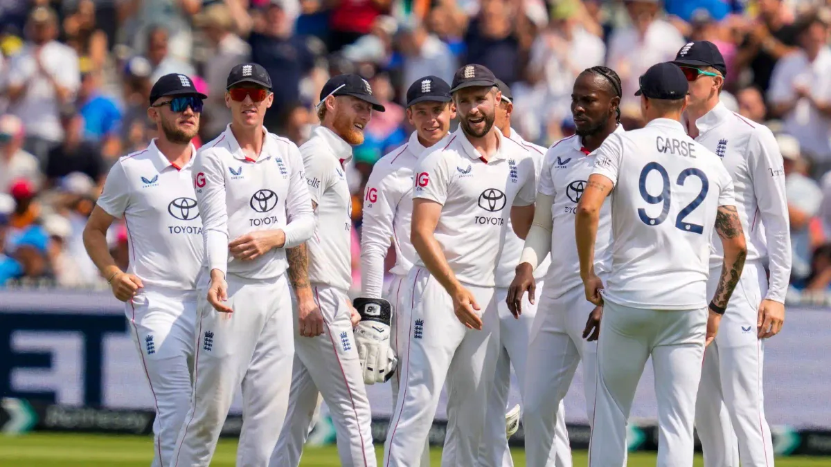 Rain disrupts Lord's Test as England stretch lead to 342 runs against PAK